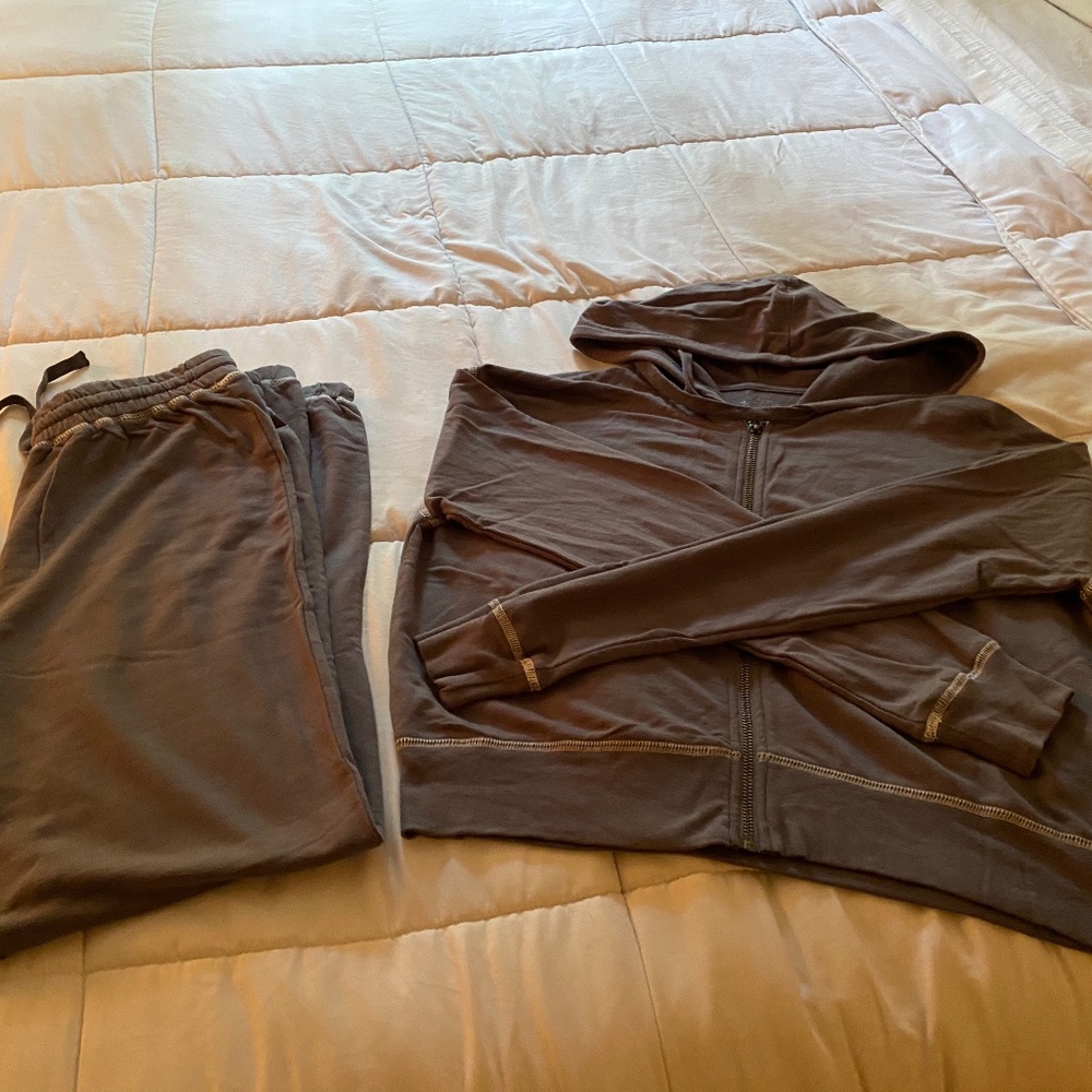 Jogging Set - image 1